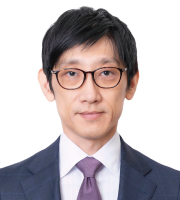 社外取締役　上村　卓也